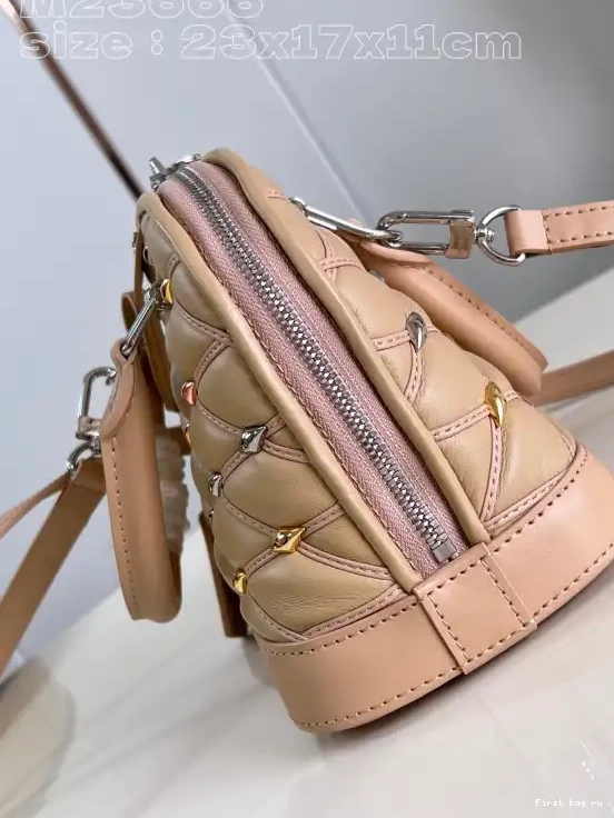Frstbag ru VUITTON LOUIS Nano Alma 0529